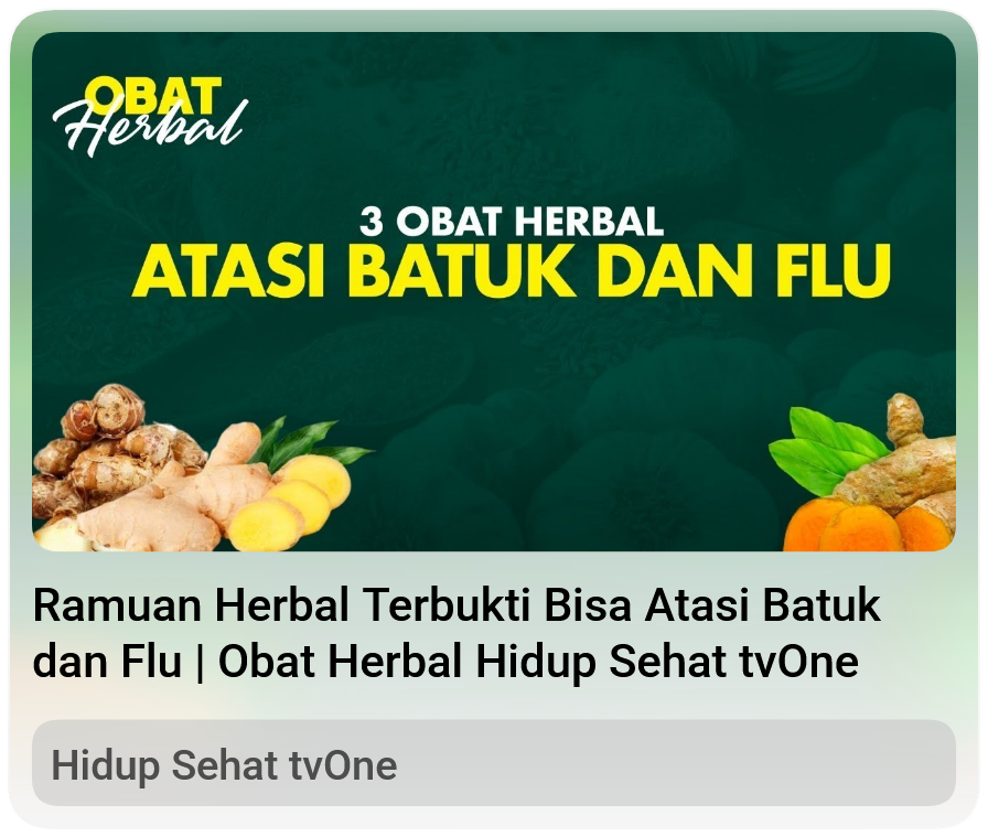 Segelas ramuan herbal hangat dengan jahe, temulawak, kencur, dan jeruk nipis di sekelilingnya
