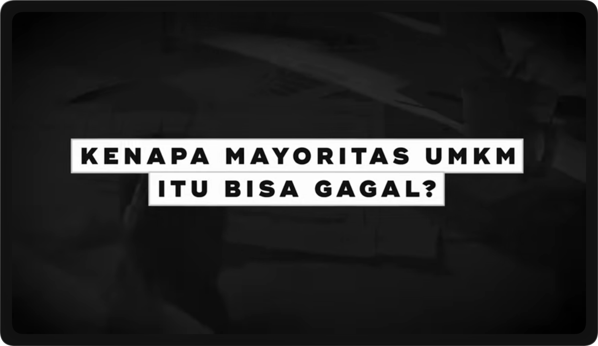 Ilustrasi seorang pemilik usaha kecil yang sedang memikirkan strategi bisnisnya